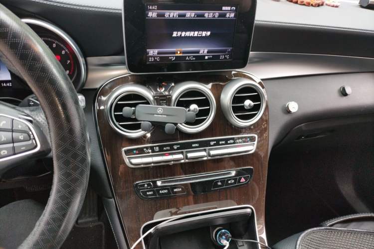 Used Mercedes-Benz GLC 2017 GLC 260 4MATIC Dynamic Edition Audio And AC Panel