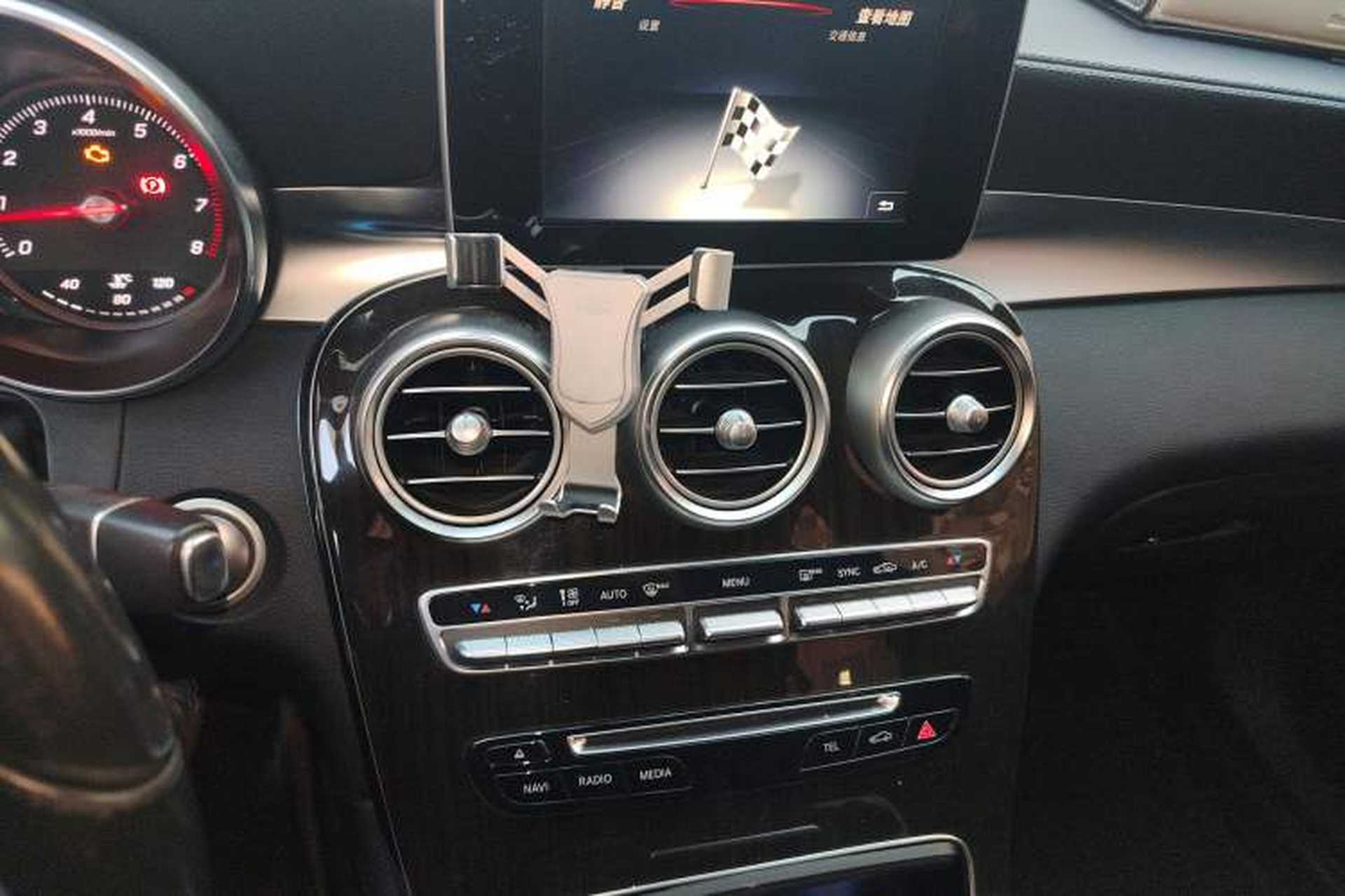 Used Mercedes-Benz GLC 2017 GLC 260 4MATIC Dynamic Edition Audio And AC Panel