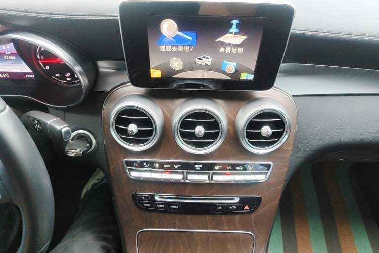 Used Mercedes-Benz GLC 2017 GLC 300 4MATIC Sport Edition Audio And AC Panel