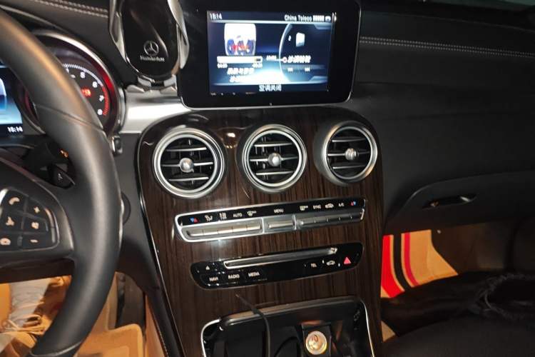 Used Mercedes-Benz GLC 2017 GLC 260 4MATIC Luxury Model Audio And AC Panel