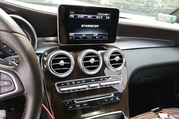 Used Mercedes-Benz GLC 2017 GLC 260 4MATIC Dynamic Edition Audio And AC Panel