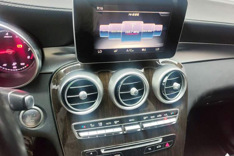 Used Mercedes-Benz GLC 2017 GLC 260 4MATIC Dynamic Edition Audio And AC Panel