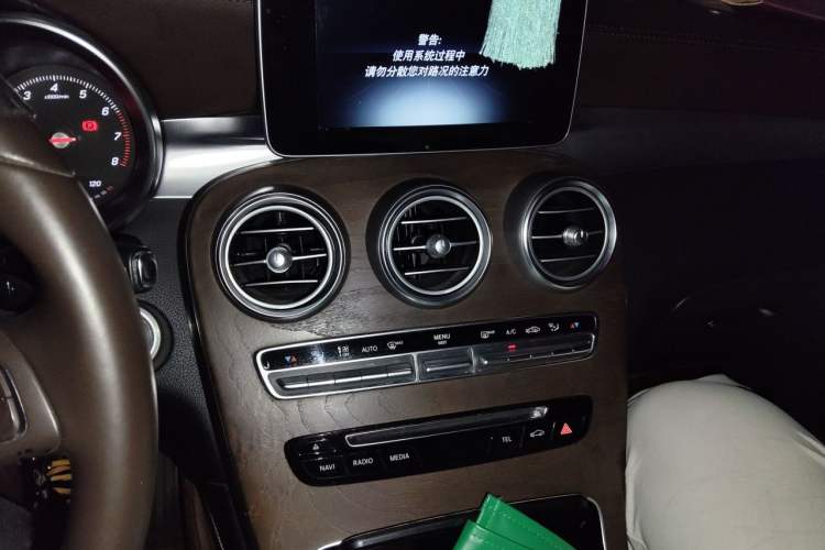 Used Mercedes-Benz GLC 2017 GLC 300 4MATIC Sport Edition Audio And AC Panel