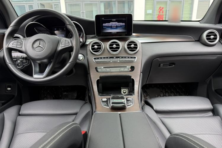 Used Mercedes-Benz GLC 2017 GLC 300 4MATIC Sport Edition Audio And AC Panel