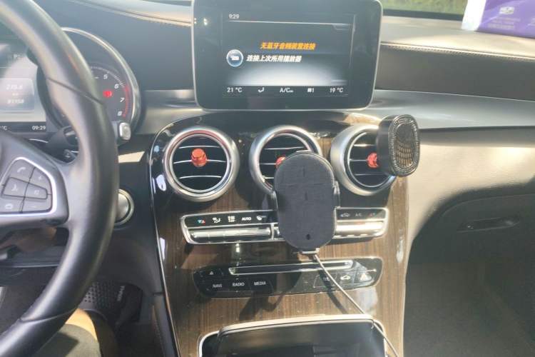 Used Mercedes-Benz GLC 2017 GLC 260 4MATIC Dynamic Edition Audio And AC Panel