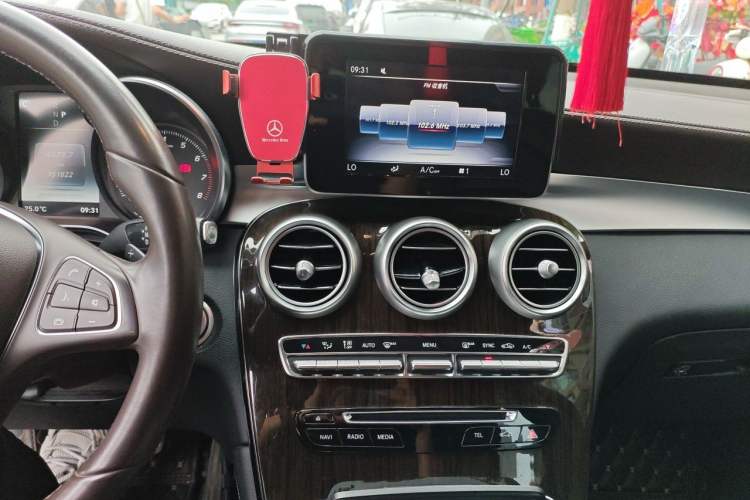 Used Mercedes-Benz GLC 2017 GLC 260 4MATIC Luxury Model Audio And AC Panel