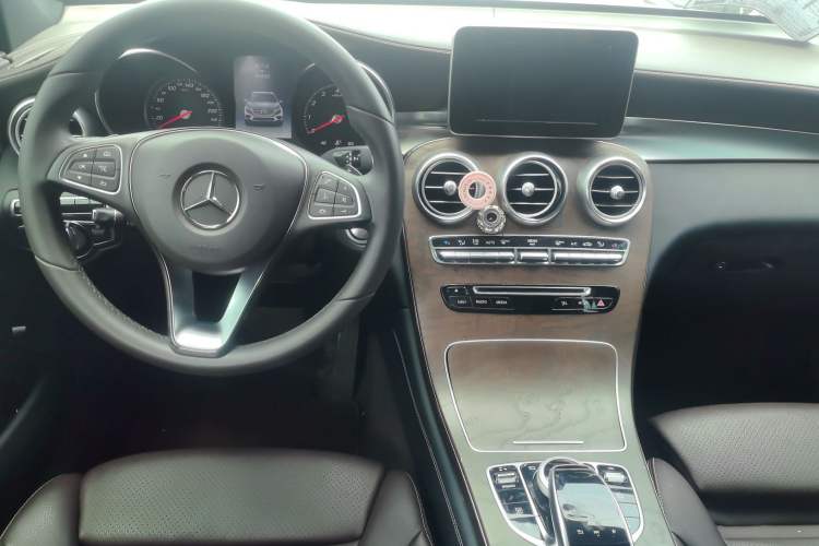 Used Mercedes-Benz GLC 2017 GLC 300 4MATIC Sport Edition Audio And AC Panel