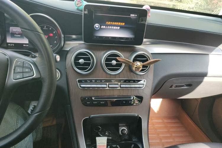 Used Mercedes-Benz GLC 2017 GLC 300 4MATIC Sport Edition Audio And AC Panel