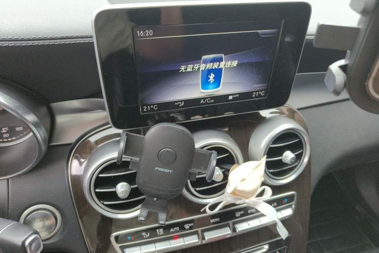 Used Mercedes-Benz GLC 2017 GLC 260 4MATIC Dynamic Edition Audio And AC Panel