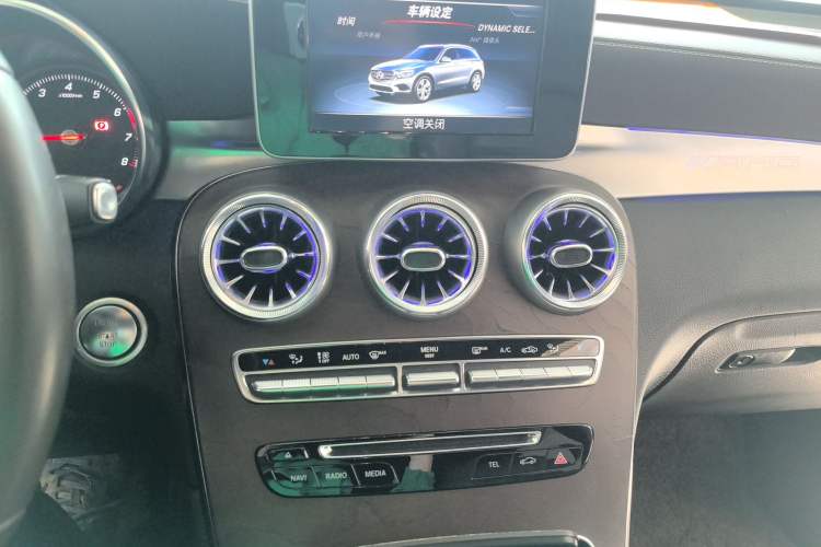 Used Mercedes-Benz GLC 2017 GLC 300 4MATIC Sport Edition Audio And AC Panel