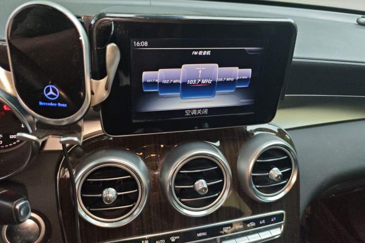 Used Mercedes-Benz GLC 2017 GLC 260 4MATIC Dynamic Edition Audio And AC Panel