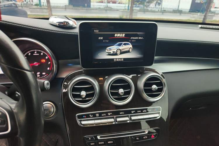 Used Mercedes-Benz GLC 2017 GLC 260 4MATIC Luxury Model Audio And AC Panel