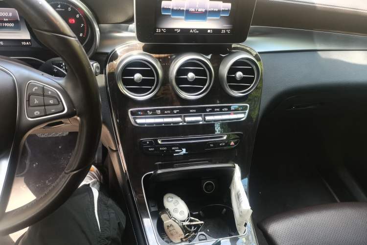 Used Mercedes-Benz GLC 2017 GLC 260 4MATIC Luxury Model Audio And AC Panel