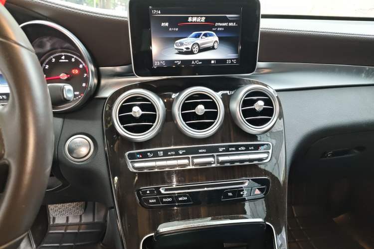 Used Mercedes-Benz GLC 2017 GLC 260 4MATIC Luxury Model Audio And AC Panel