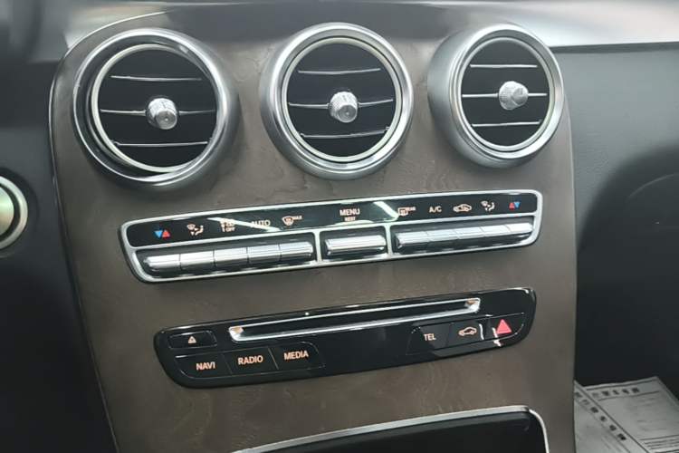 Used Mercedes-Benz GLC 2017 GLC 300 4MATIC Sport Edition Audio And AC Panel