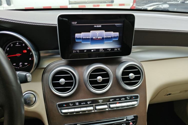 Used Mercedes-Benz GLC 2017 GLC 300 4MATIC Sport Edition Audio And AC Panel