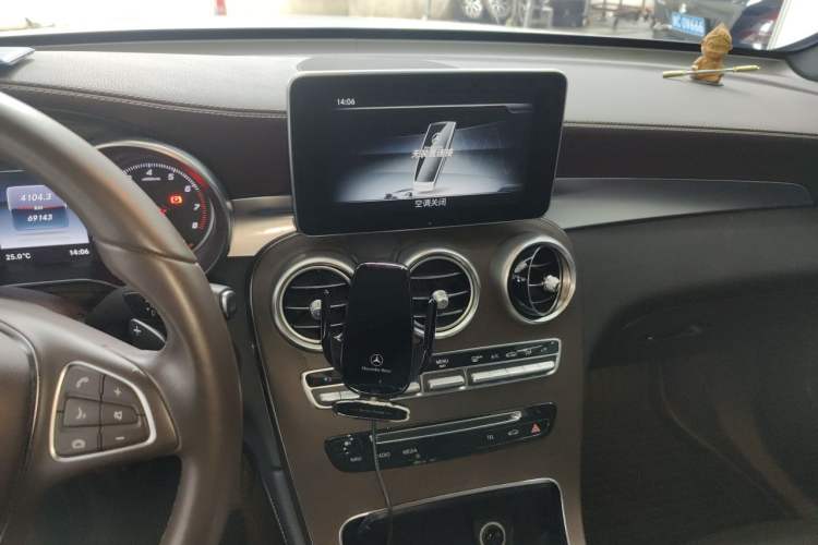 Used Mercedes-Benz GLC 2017 GLC 300 4MATIC Luxury Model Audio And AC Panel