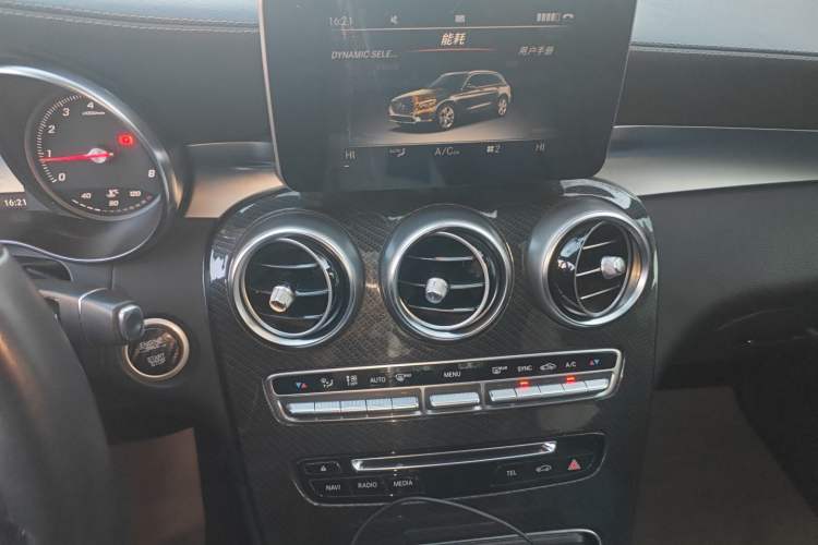 Used Mercedes-Benz GLC 2017 GLC 260 4MATIC Dynamic Edition Audio And AC Panel