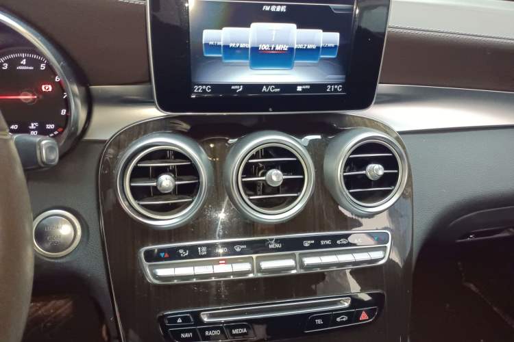 Used Mercedes-Benz GLC 2017 GLC 260 4MATIC Luxury Model Audio And AC Panel