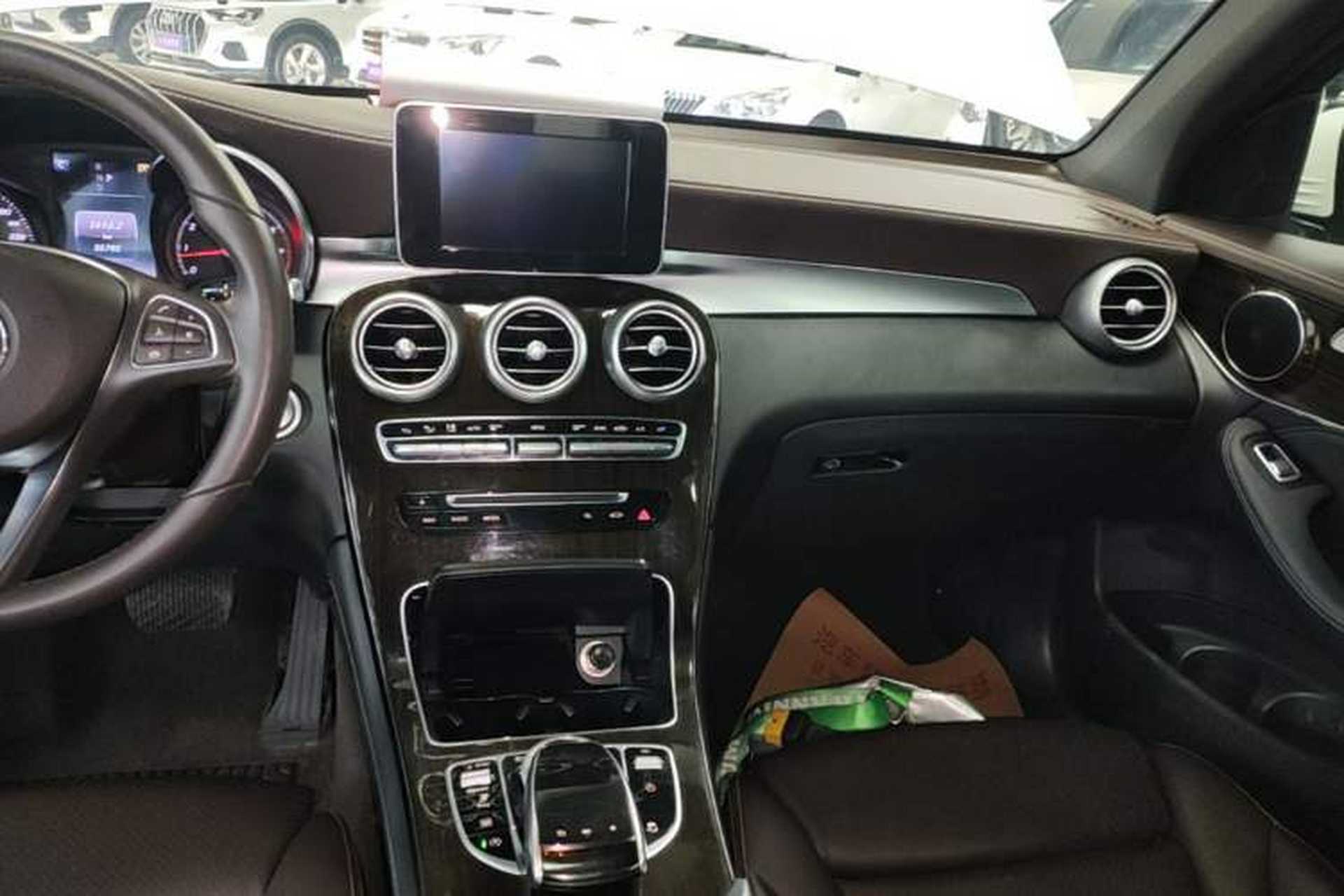 Used Mercedes-Benz GLC 2017 GLC 260 4MATIC Dynamic Edition Audio And AC Panel