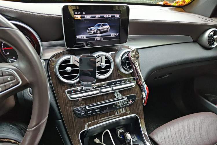 Used Mercedes-Benz GLC 2017 GLC 260 4MATIC Dynamic Edition Audio And AC Panel