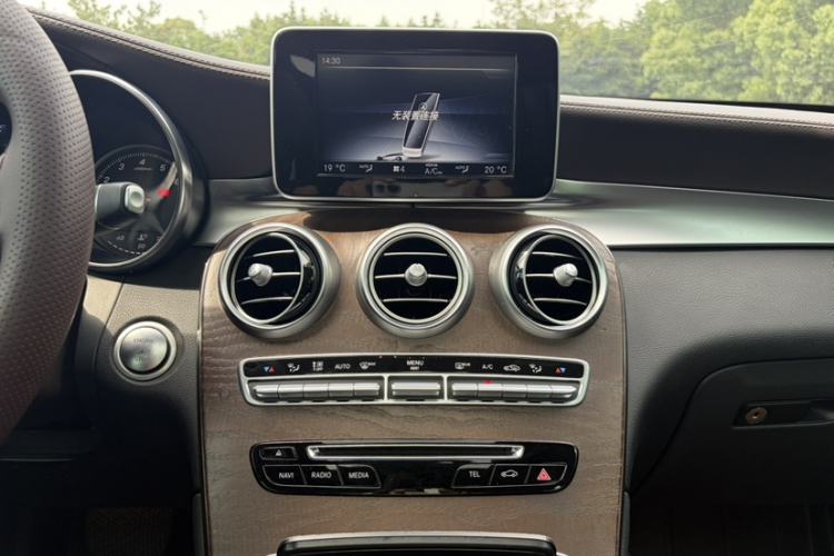 Used Mercedes-Benz GLC 2017 GLC 300 4MATIC Sport Edition Audio And AC Panel