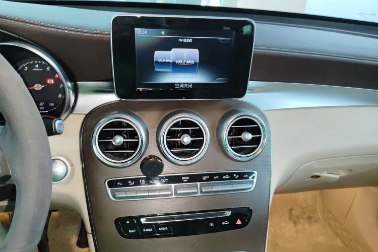 Used Mercedes-Benz GLC 2017 GLC 300 4MATIC Sport Edition Audio And AC Panel