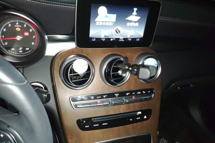 Used Mercedes-Benz GLC 2017 GLC 300 4MATIC Sport Edition Audio And AC Panel