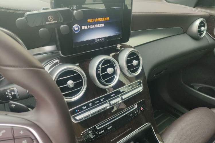 Used Mercedes-Benz GLC 2017 GLC 260 4MATIC Dynamic Edition Audio And AC Panel
