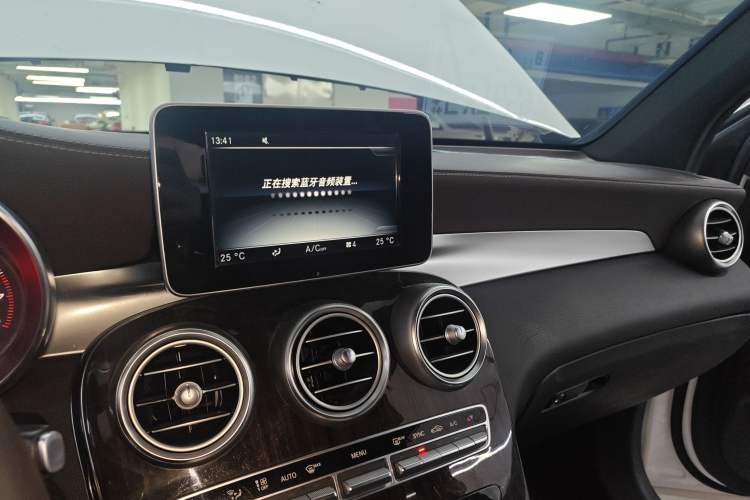 Used Mercedes-Benz GLC 2017 GLC 260 4MATIC Luxury Model Audio And AC Panel