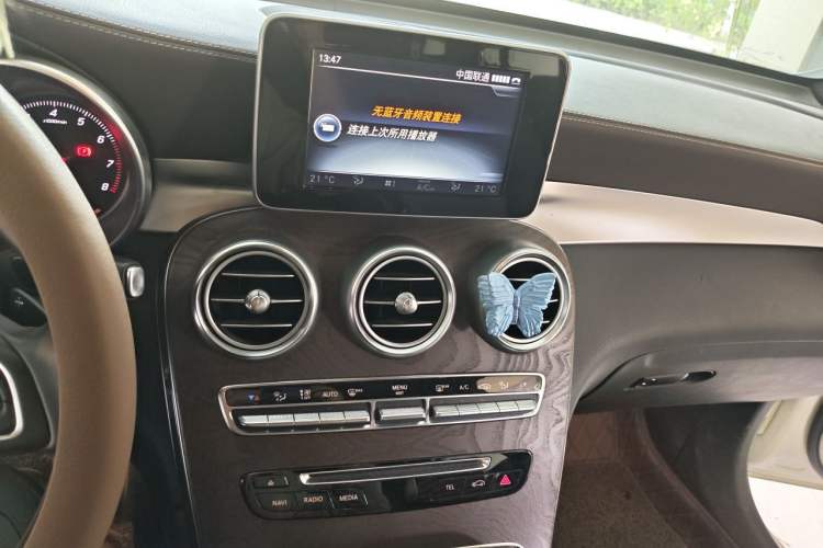 Used Mercedes-Benz GLC 2017 GLC 300 4MATIC Sport Edition Audio And AC Panel