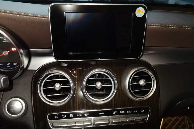 Used Mercedes-Benz GLC 2017 GLC 260 4MATIC Luxury Model Audio And AC Panel