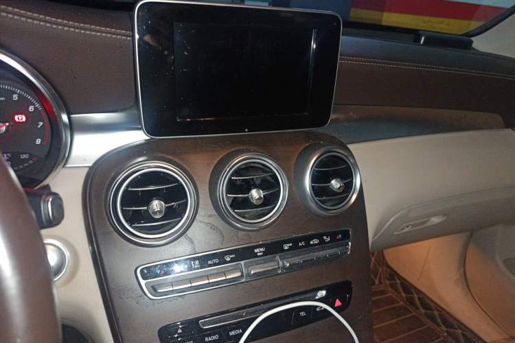 Used Mercedes-Benz GLC 2017 GLC 300 4MATIC Sport Edition Audio And AC Panel