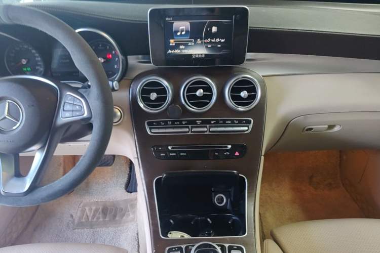 Used Mercedes-Benz GLC 2017 GLC 300 4MATIC Sport Edition Audio And AC Panel