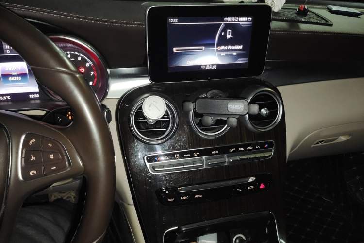 Used Mercedes-Benz GLC 2017 GLC 260 4MATIC Dynamic Edition Audio And AC Panel