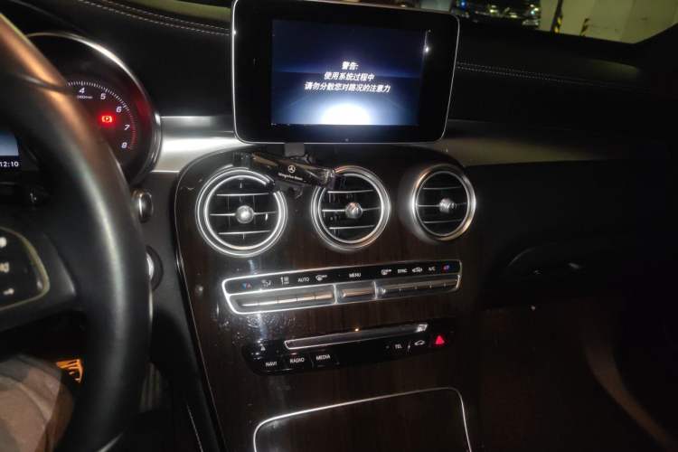 Used Mercedes-Benz GLC 2017 GLC 260 4MATIC Dynamic Edition Audio And AC Panel