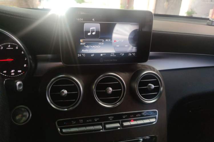 Used Mercedes-Benz GLC 2017 GLC 300 4MATIC Sport Edition Audio And AC Panel