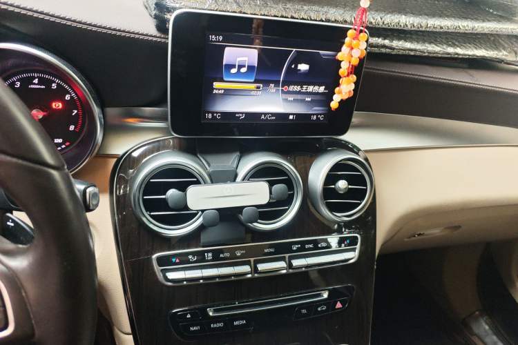 Used Mercedes-Benz GLC 2017 GLC 260 4MATIC Luxury Model Audio And AC Panel