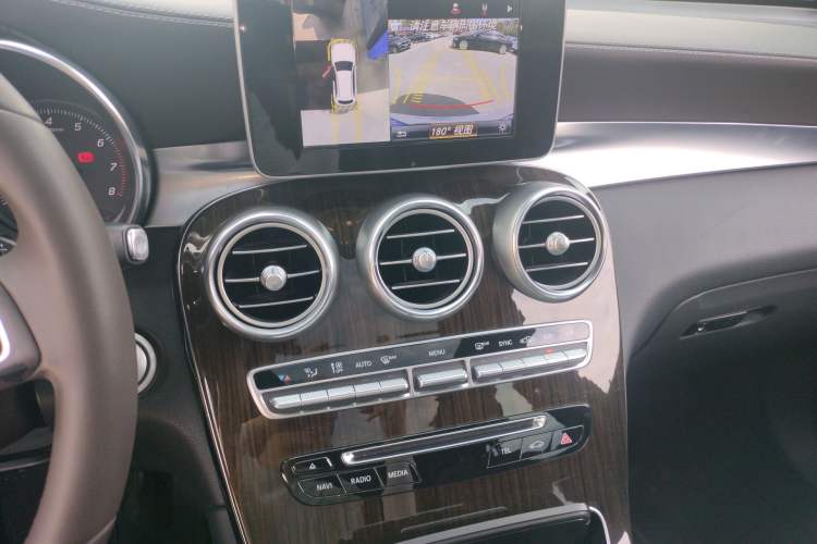 Used Mercedes-Benz GLC 2017 GLC 260 4MATIC Luxury Model Audio And AC Panel