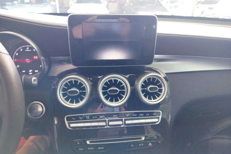 Used Mercedes-Benz GLC 2017 GLC 260 4MATIC Luxury Model Audio And AC Panel