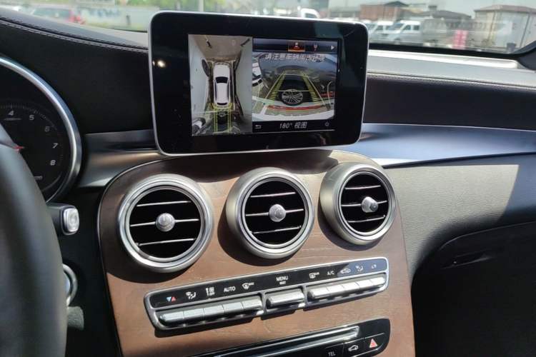Used Mercedes-Benz GLC 2017 GLC 300 4MATIC Sport Edition Audio And AC Panel