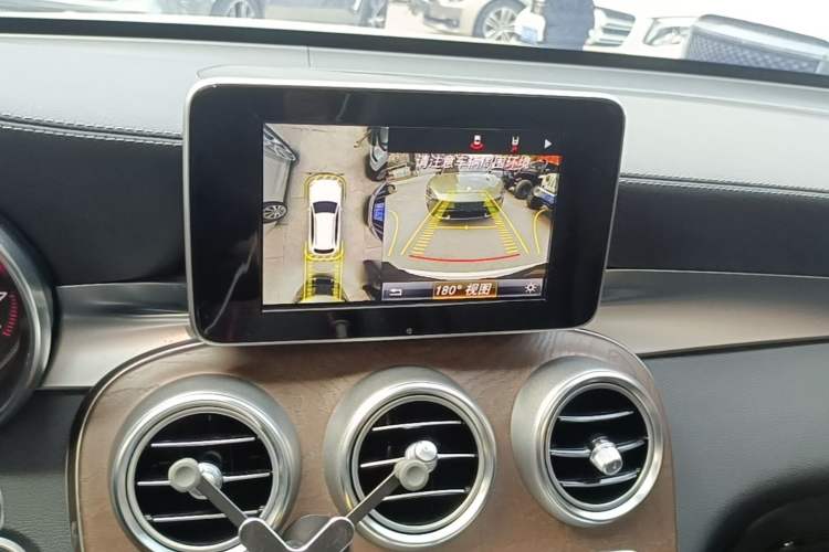 Used Mercedes-Benz GLC 2017 GLC 300 4MATIC Sport Edition Audio And AC Panel