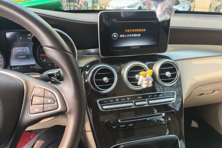 Used Mercedes-Benz GLC 2017 GLC 260 4MATIC Dynamic Edition Audio And AC Panel