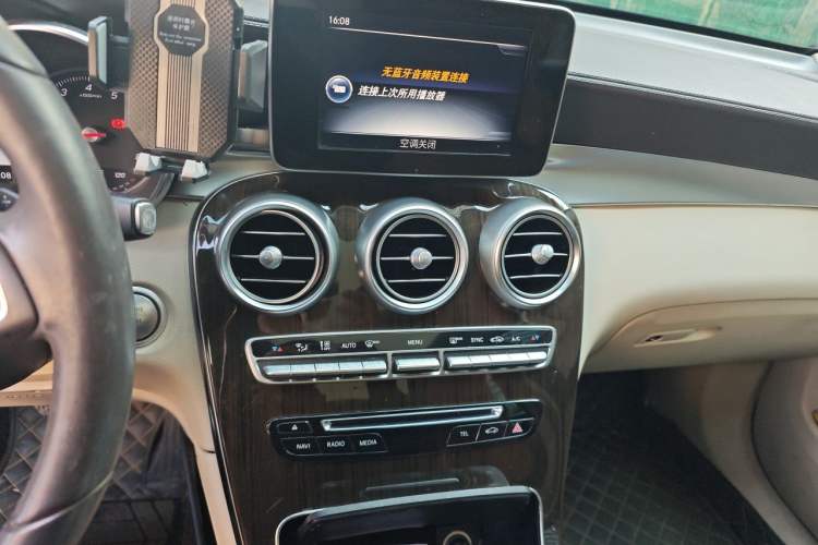 Used Mercedes-Benz GLC 2017 GLC 260 4MATIC Dynamic Edition Audio And AC Panel