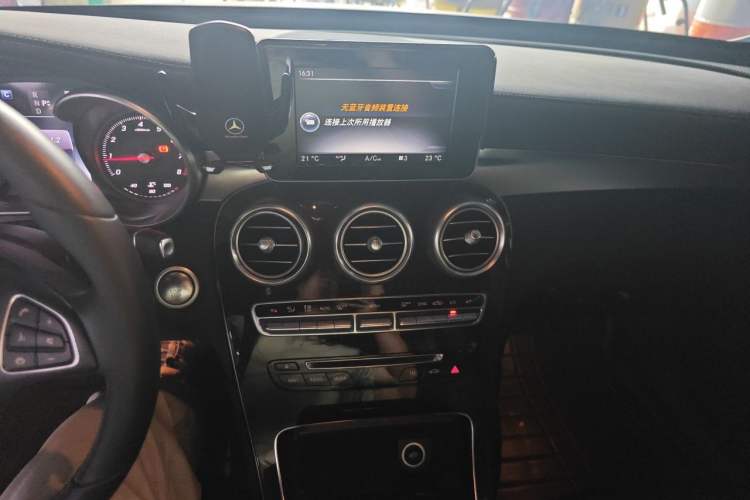 Used Mercedes-Benz GLC 2017 GLC 260 4MATIC Dynamic Edition Audio And AC Panel