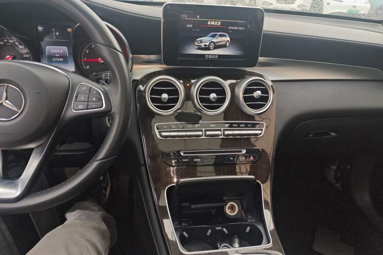 Used Mercedes-Benz GLC 2017 GLC 260 4MATIC Dynamic Edition Audio And AC Panel
