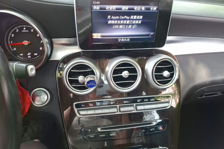 Used Mercedes-Benz GLC 2017 GLC 260 4MATIC Dynamic Edition Audio And AC Panel