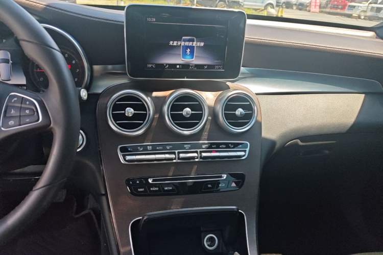 Used Mercedes-Benz GLC 2017 GLC 300 4MATIC Sport Edition Audio And AC Panel