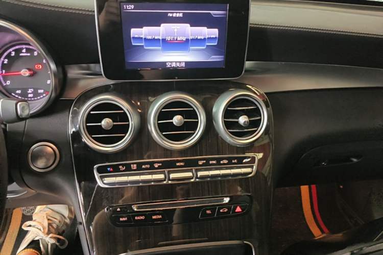 Used Mercedes-Benz GLC 2017 GLC 260 4MATIC Luxury Model Audio And AC Panel