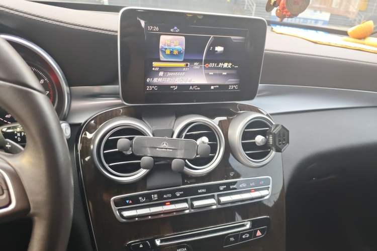 Used Mercedes-Benz GLC 2017 GLC 260 4MATIC Dynamic Edition Audio And AC Panel